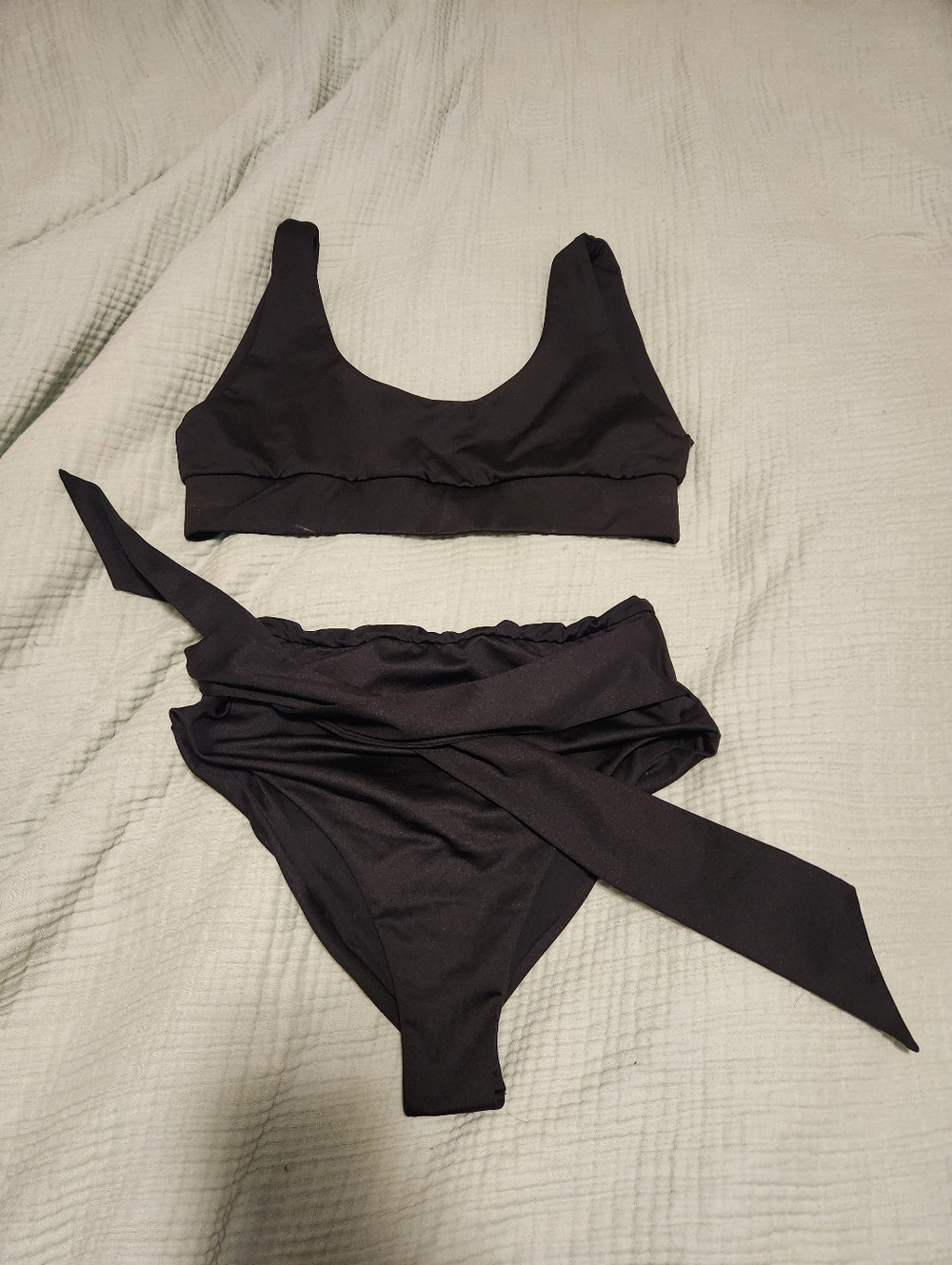 Londre Sport Scoop Top And Faux Tie High Rise Bottoms